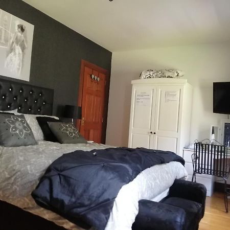 J And J Guest House Ballycastle Buitenkant foto