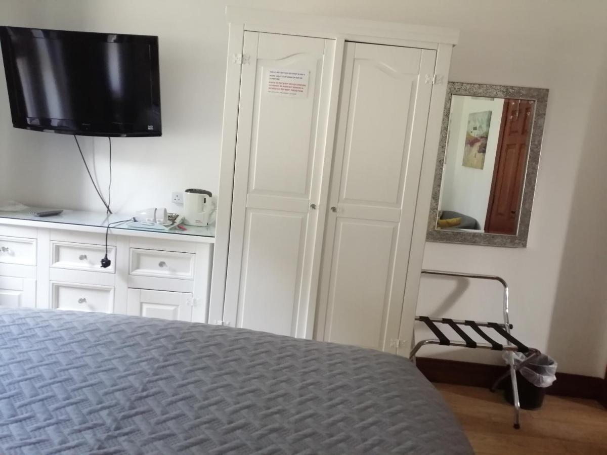 J And J Guest House Ballycastle Buitenkant foto