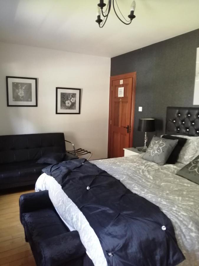 J And J Guest House Ballycastle Buitenkant foto