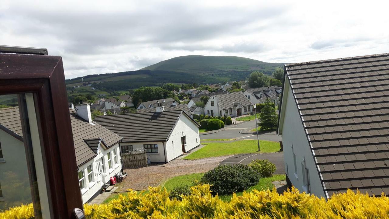 J And J Guest House Ballycastle Buitenkant foto