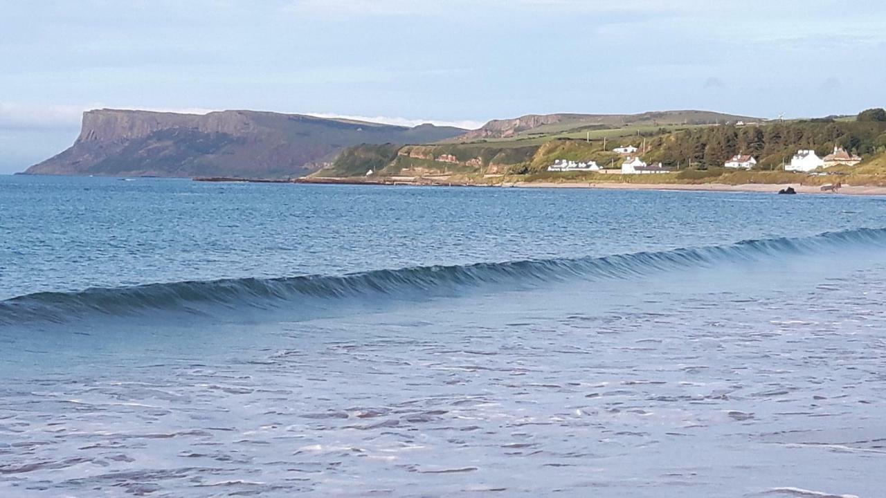 J And J Guest House Ballycastle Buitenkant foto