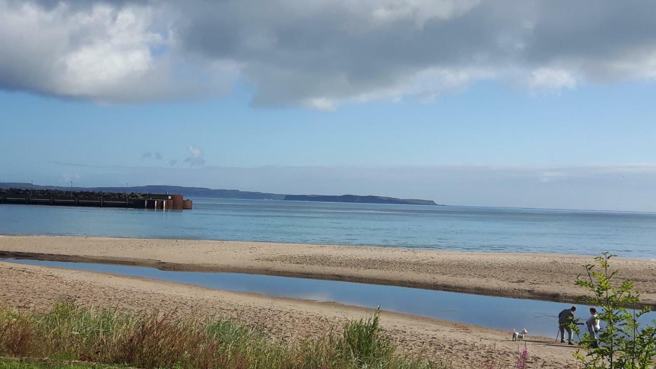 J And J Guest House Ballycastle Buitenkant foto